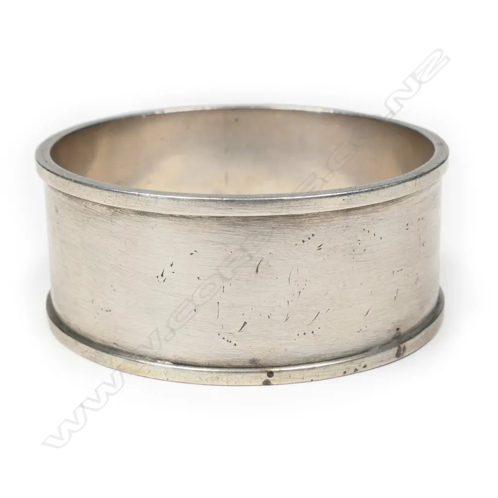 John Chisholm (Wellington) silver napkin ring, Image 1++
